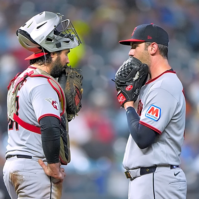 Guardians maintain 1-game AL Central lead, beat Royals 12-9 with help from 6 walks in 5-run 9th