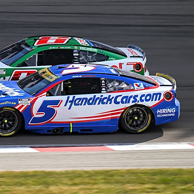Larson leads Hamlin by single point in Cup Series playoffs as rainout sets Kansas starting lineup