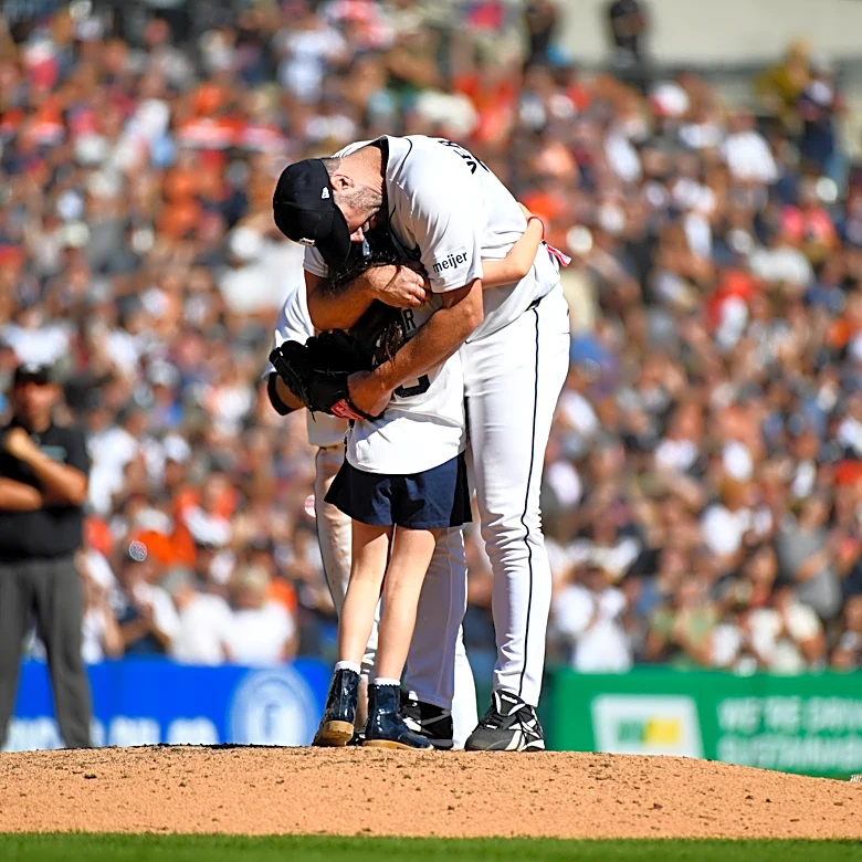 Verlander leaves final start of 21-year career as 7-year-old daughter sprints to the mound for hug