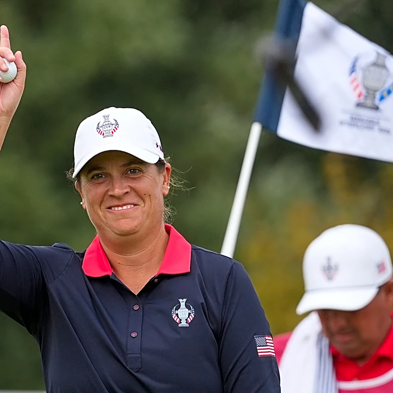 Lauren Coughlin sets LPGA record by opening with 9 straight birdies en route to career-best 61