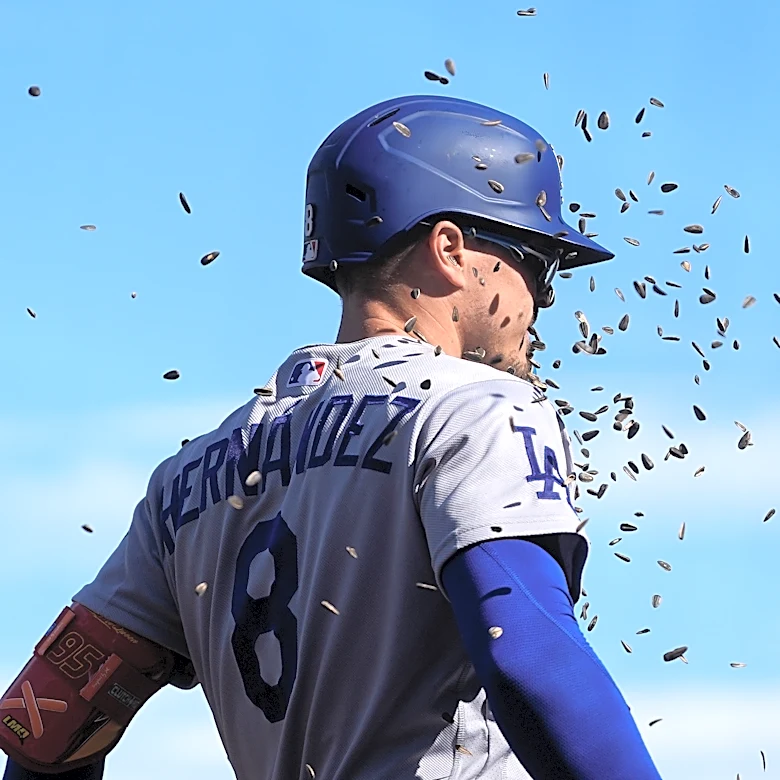 Kiké Hernández hits tiebreaking home run leading off 9th to lift Dodgers over Giants 4-3