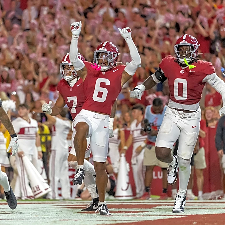 No. 8 Alabama starts fast, overwhelms South Carolina 49-18 to remain unbeaten