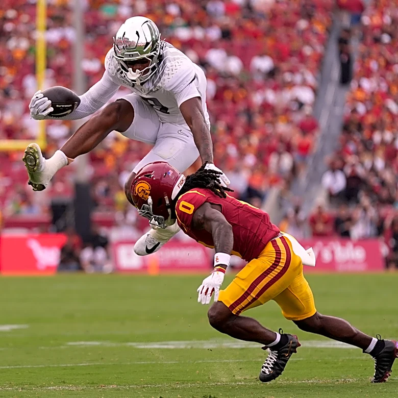 Dylan Raiola leads No. 20 Oregon past No. 12 USC 41-27 after Dante Moore's frightening injury