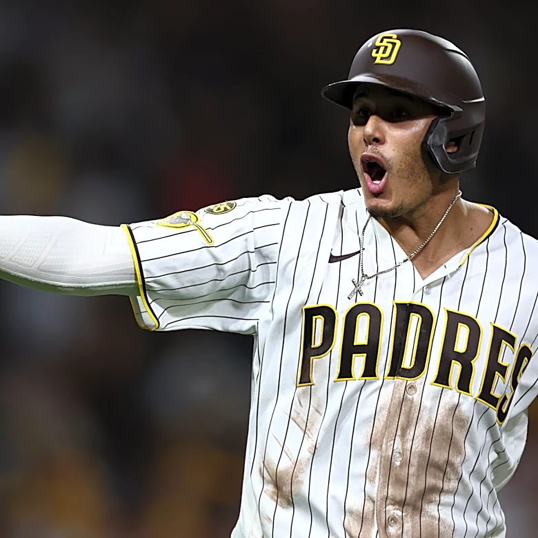 Machado homers as Padres beat D-backs 10-7 to clinch home field in wild-card round vs Cubs