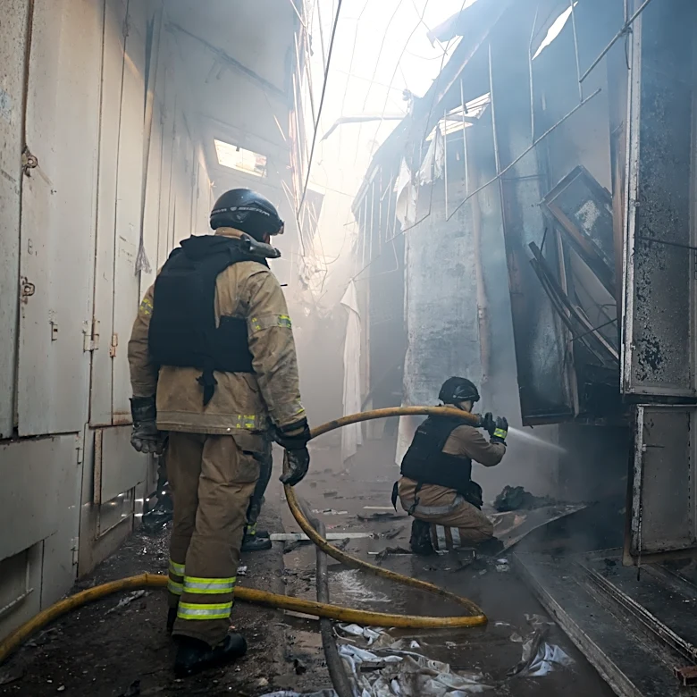Strikes kill 6 in Ukraine after Moscow rejects German calls to de-escalate