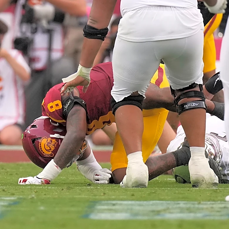 USC suspends LB Desman Stephens for 1 game for his dangerous hit on Oregon QB Dante Moore