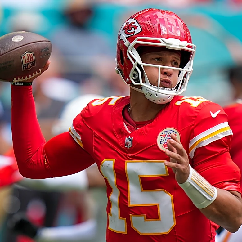 Kenneth Walker III has 2 TDs as Chiefs beat Dolphins 24-10 after De'Von Achane exits with injury