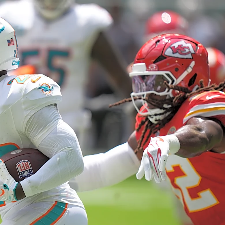 Dolphins' star RB De'Von Achane hurts knee vs. Chiefs; team awaiting word on severity
