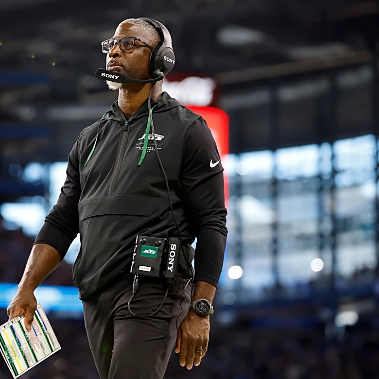 Aaron Glenn's Jets defense falters late against his former team and boss in 31-24 loss to Lions