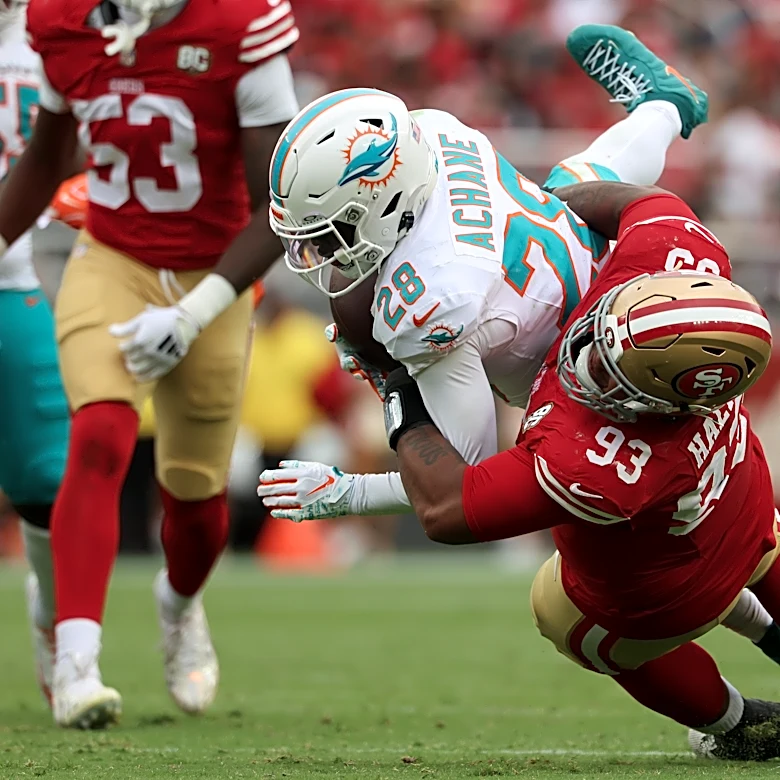 Dolphins lose De'Von Achane to a torn ACL, sidelining him for the season, report says