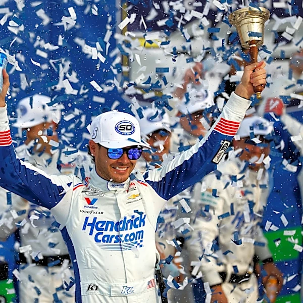 Kyle Larson storms to a dominant Kansas win, tightening his grip on the NASCAR Cup Series title race