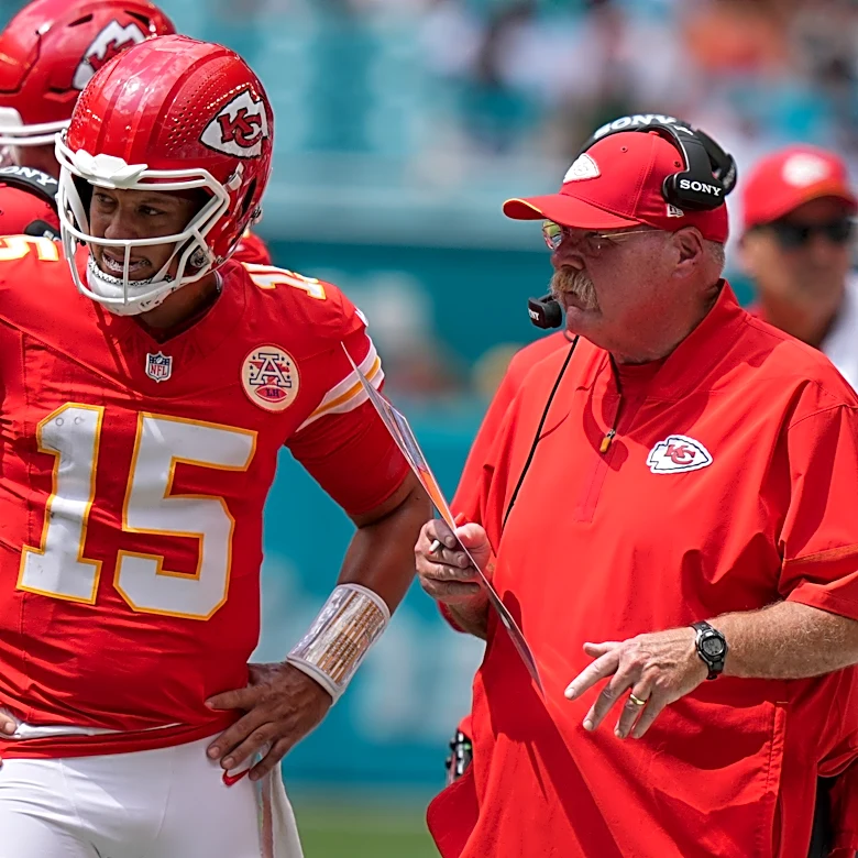Chiefs QB Patrick Mahomes carves up the Dolphins with play-action as Kansas City rolls to 3-0