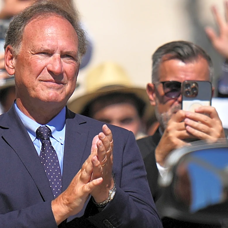 Alito steps aside in a major climate case after scrutiny over oil stock holdings