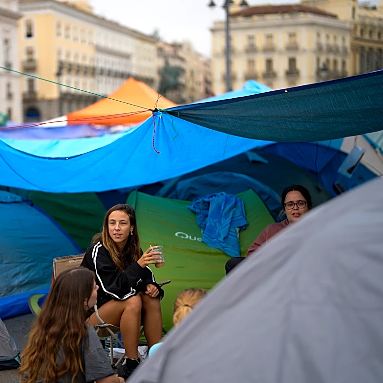 Spanish housing protests spread as government prepares its response
