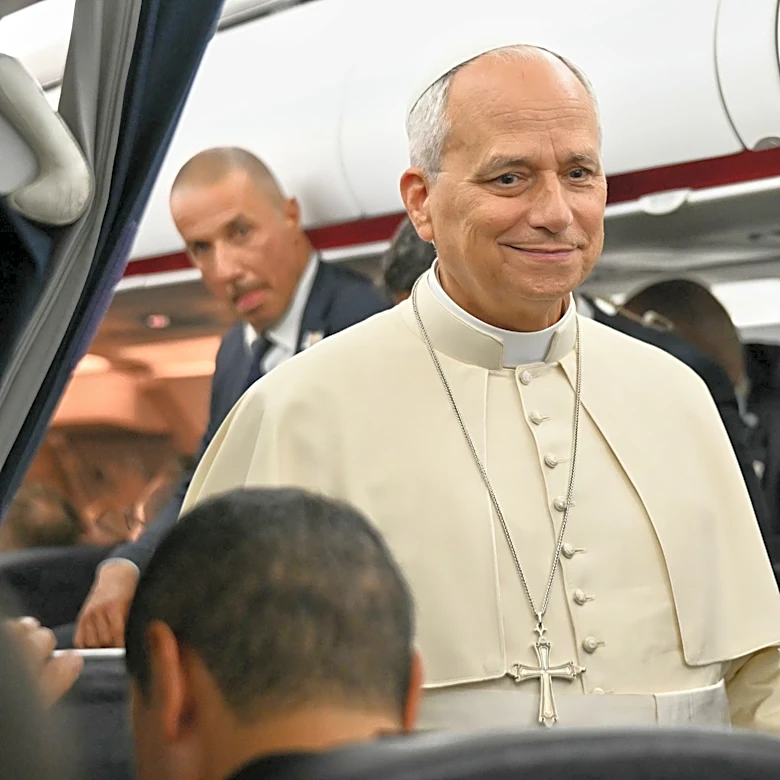 White Sox receive a letter from Pope Leo XIV on day of playoff opener