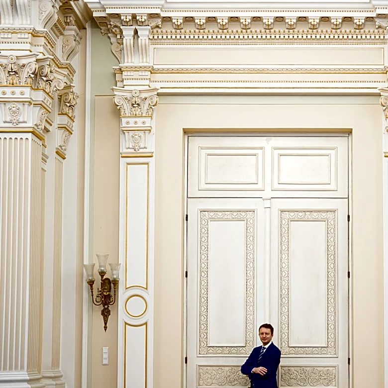 Romanian lawmakers set to vote on new center-right Cabinet as political crisis drags on
