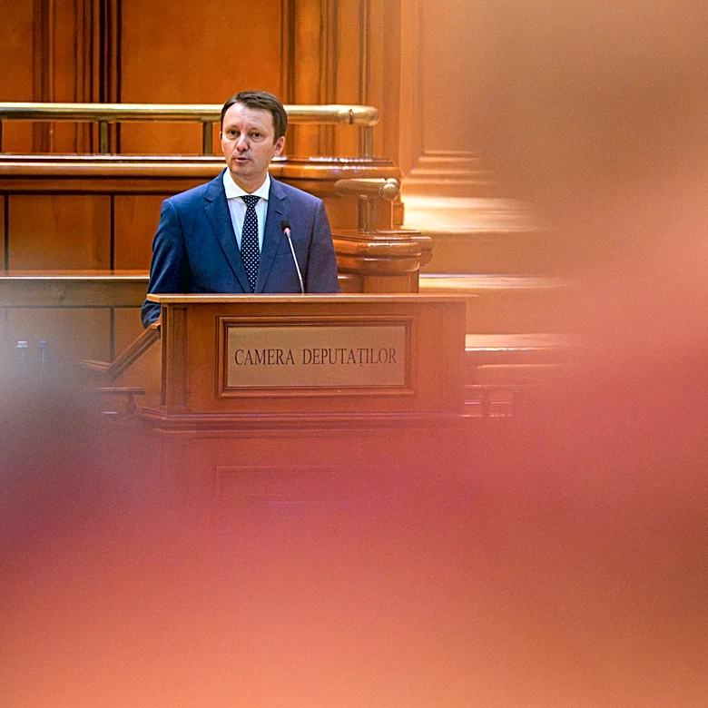 Romanian lawmakers reject a new center-right Cabinet as political crisis deepens
