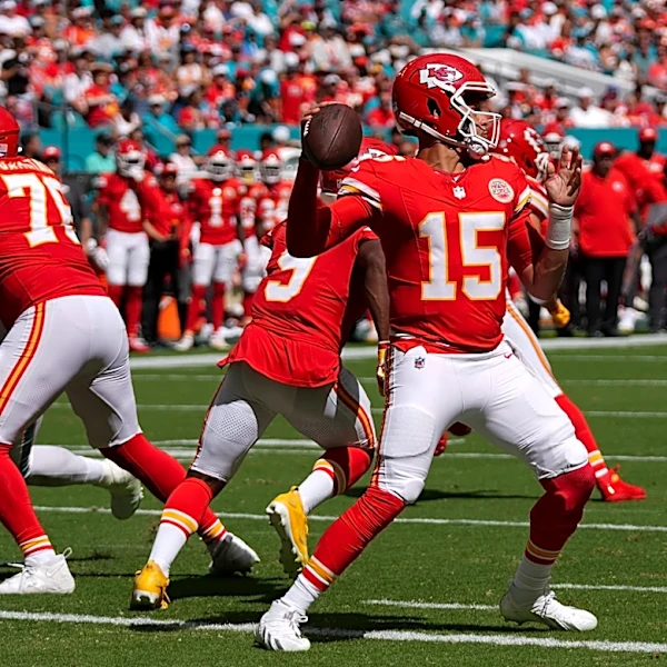 Pro Picks: Patrick Mahomes and the Chiefs will hand the Raiders their first loss