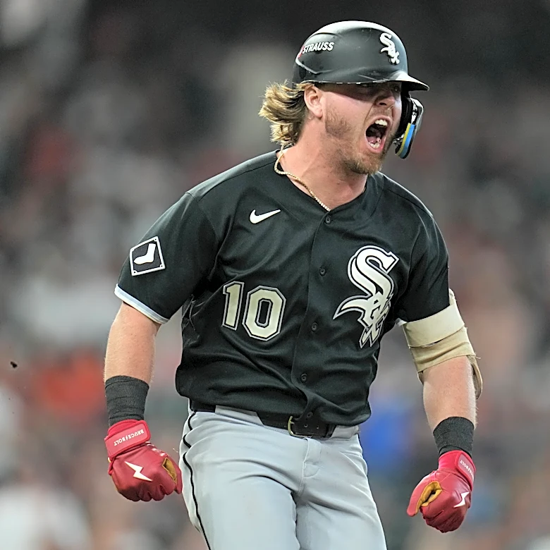 White Sox pounce early, finish sweep of Astros for first playoff series win since 2005