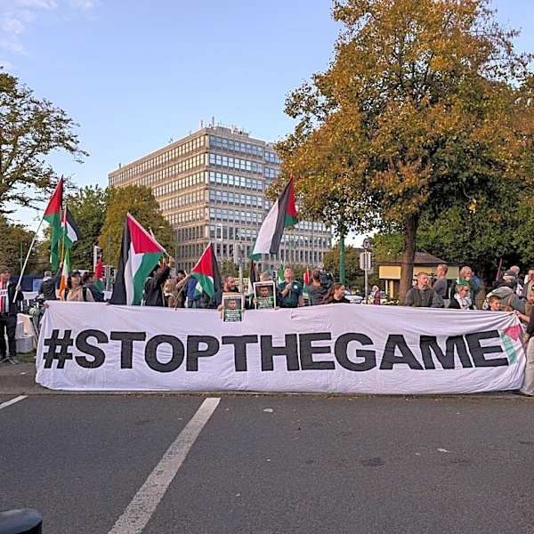Protesters throw tennis balls and call on Ireland to boycott second match against Israel