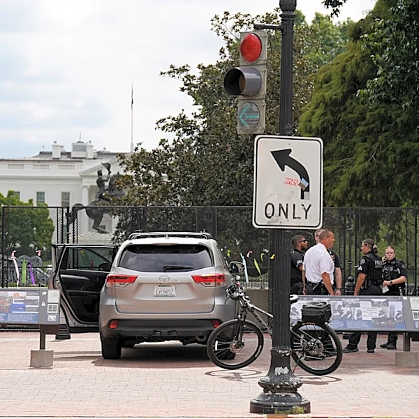 Federal panel gives final approval to new design for White House security screening center
