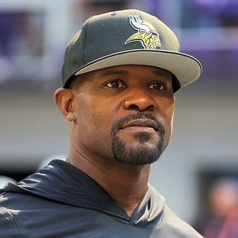 Brian Flores and his dominant Vikings defense take on the winless Dolphins, the team he once coached