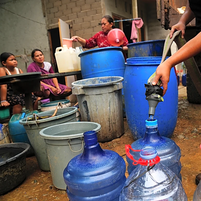 Indonesian villagers on Borneo struggle for water as El Niño intensifies peatland fires