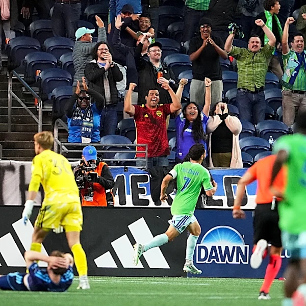 Cristian Roldan scores in the 90th minute to give the Sounders a 2-1 victory over Sporting KC