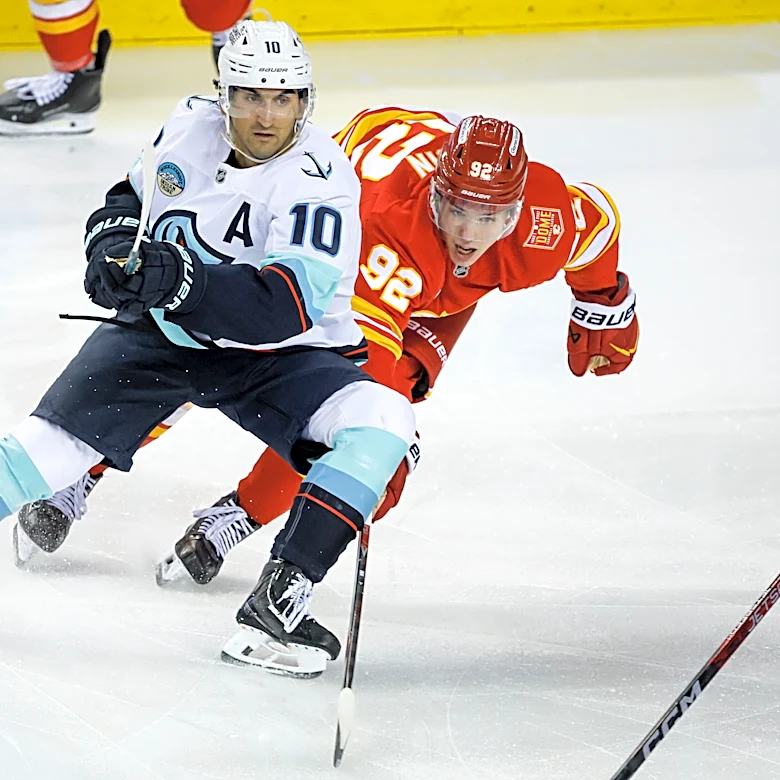 Vince Dunn has a three-point night to lift Kraken over Flames, 6-1
