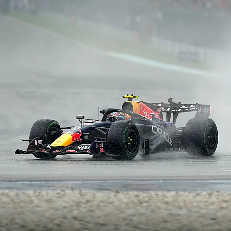 Start delayed again as cars struggle in wet conditions ahead of F1's Bahrain GP in Malaysia