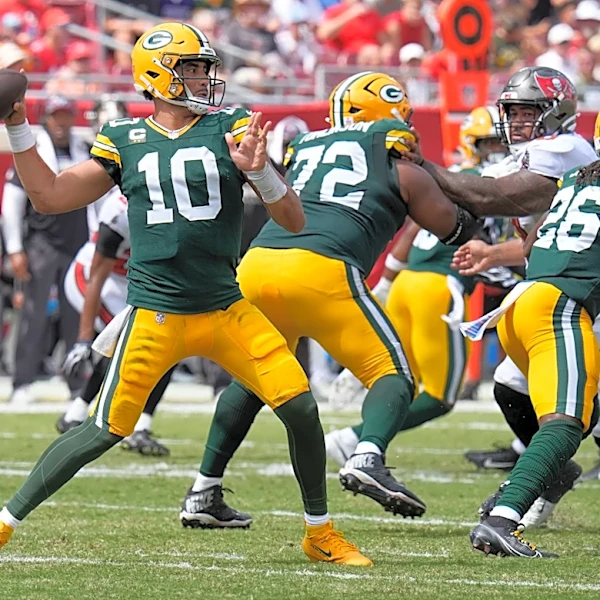 Jordan Love throws 2 touchdown passes, Packers edge Buccaneers 17-14