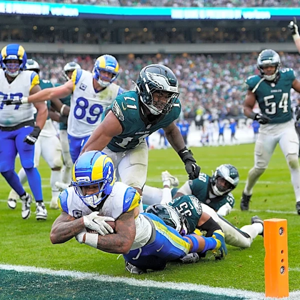 Rams rally behind Stafford, Williams from 10 points down in 4th quarter to beat Eagles 24-20