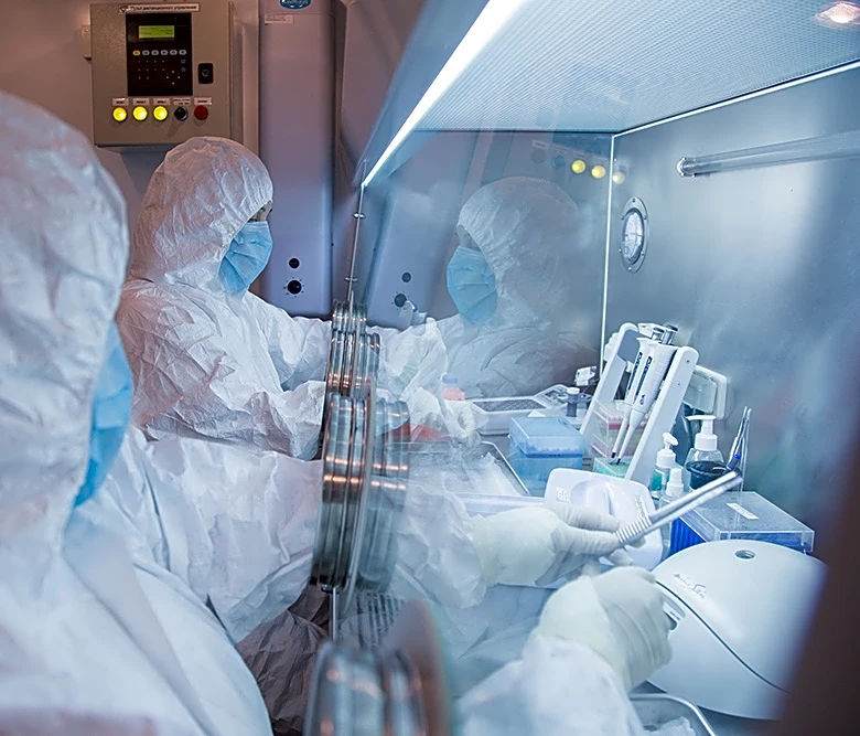 Russia reports a worker at a Siberian plague institute got pneumonia from an unknown cause and died