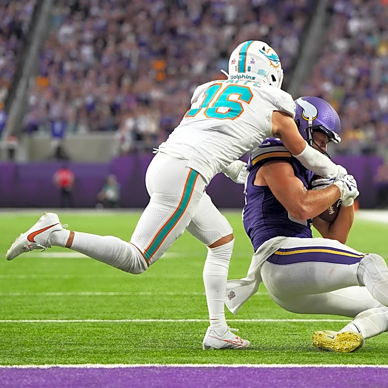 A slide at the 1 flips Vikings bettors’ fate as Dolphins cover in 15-10 loss
