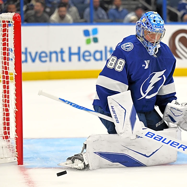 Lightning roll past the winless Flyers 4-1 as Vasilevskiy ties Andy Moog on career wins list