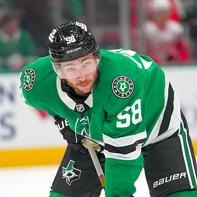 Winless Flyers sign Michael Bunting to a contract for the rest of the season