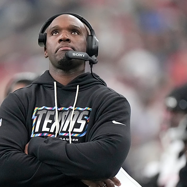 DeMeco Ryans takes over defensive play-calling for the 0-4 Texans