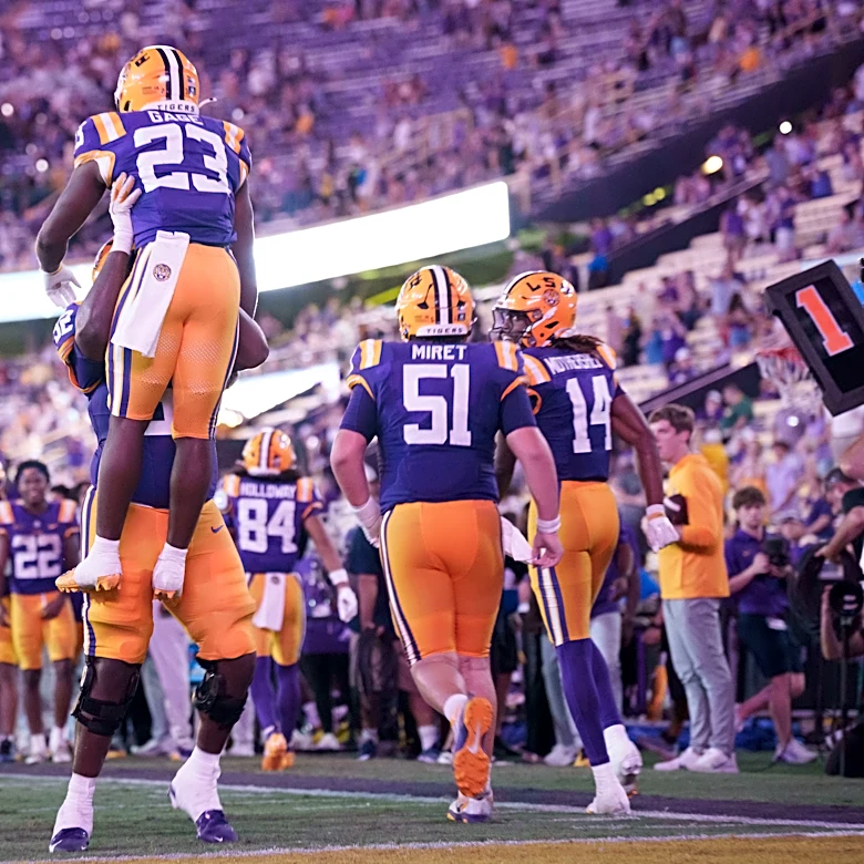 Lane Kiffin’s 10th-ranked LSU visits Kentucky in a sold-out Saturday night game