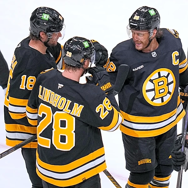 Pastrnak scores 2 goals, adds 2 assists in the Bruins' 6-1 rout of the Mammoth