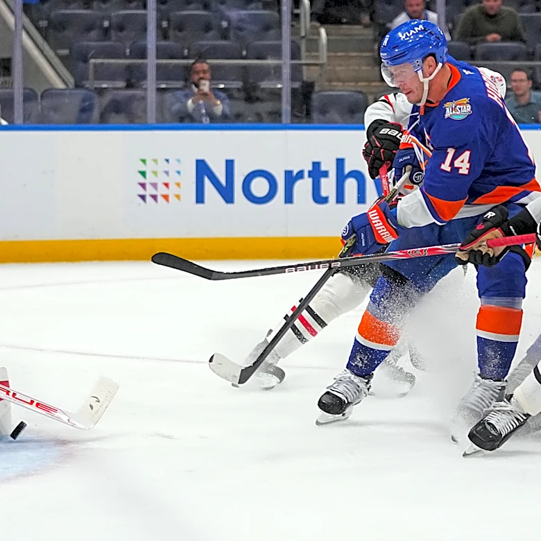 Bo Horvat scores twice as Islanders beat Blackhawks 4-1
