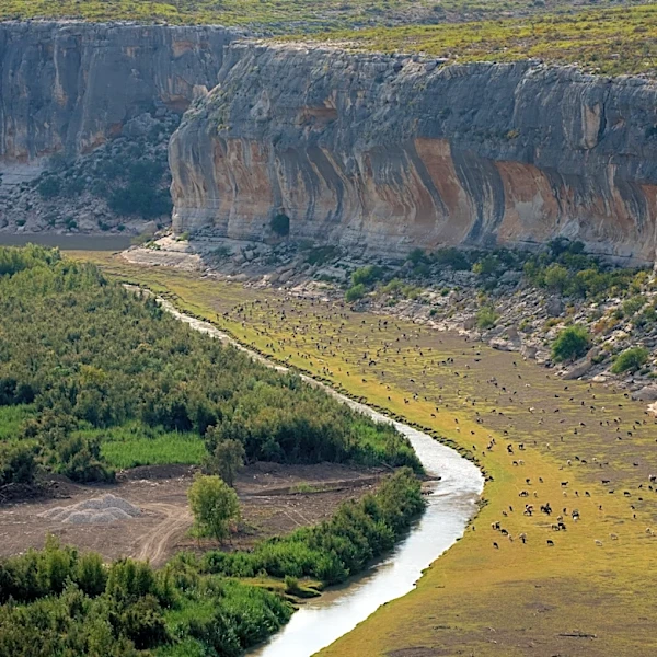 How Texas landowners are fighting back against Trump's border wall