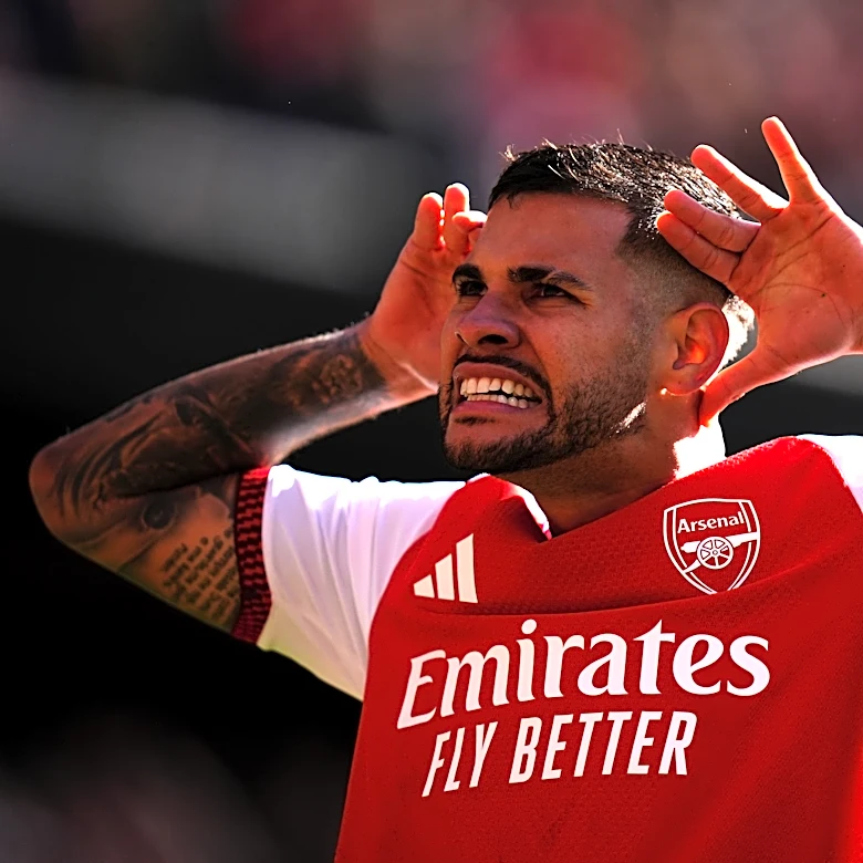 Guimarães stunner seals comeback win for Arsenal over Leeds, 10-man Spurs draw at United