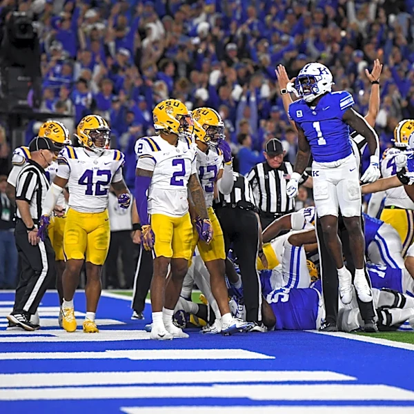Kentucky QB Minchey scores 2-point conversion in overtime to beat No. 10 LSU 35-34