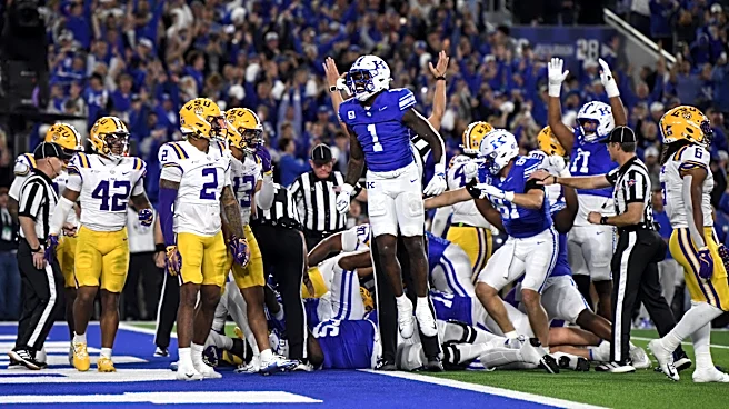 Kentucky QB Minchey scores 2-point conversion in overtime to beat No. 10 LSU 35-34