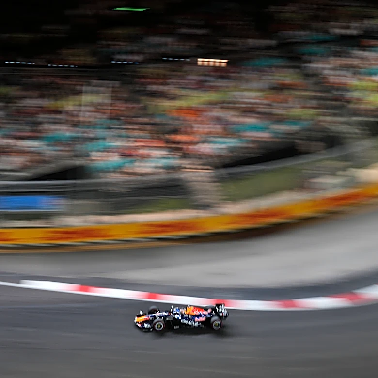 Max Verstappen aims to extend F1 winning run as he starts on pole for Singapore Grand Prix
