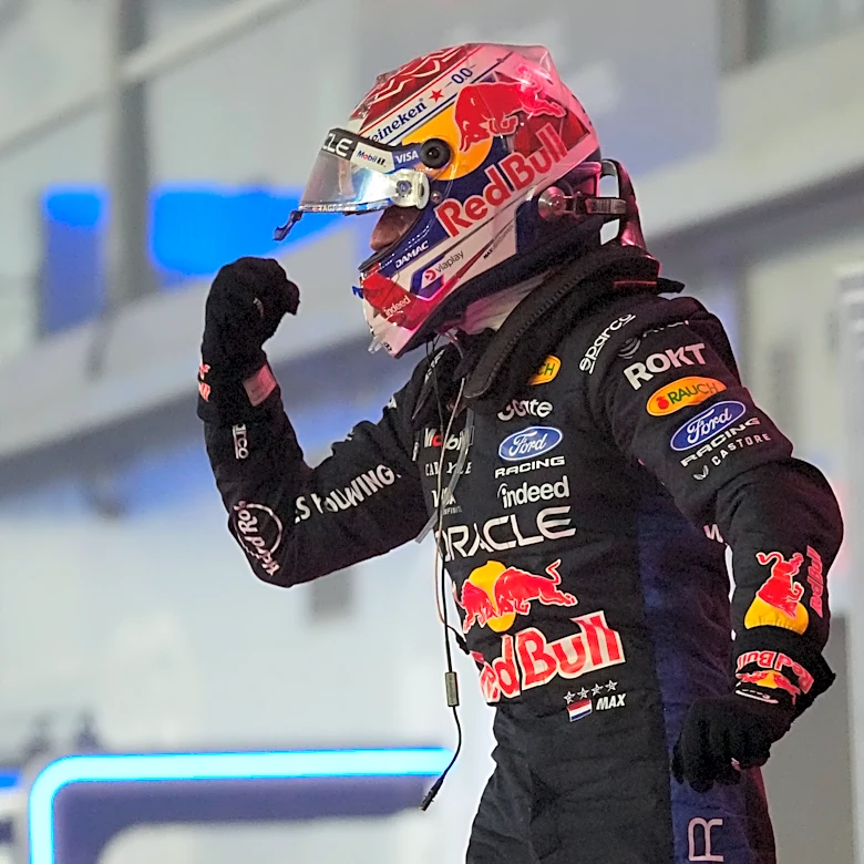 Max Verstappen wins Singapore Grand Prix as Kimi Antonelli closes in on F1 title