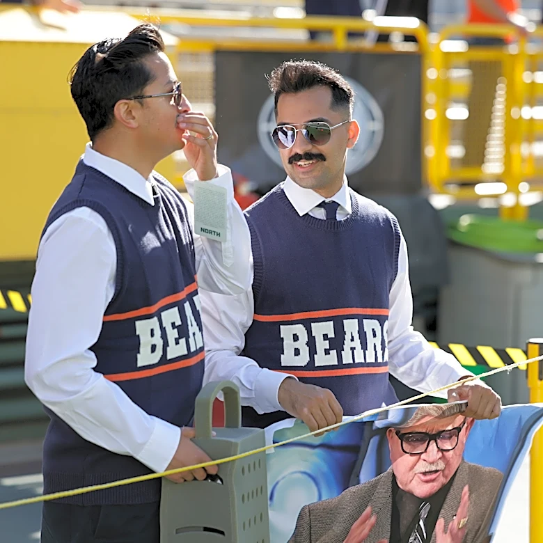 Bears-Packers game features tributes to Mike Ditka on the field and in the stands