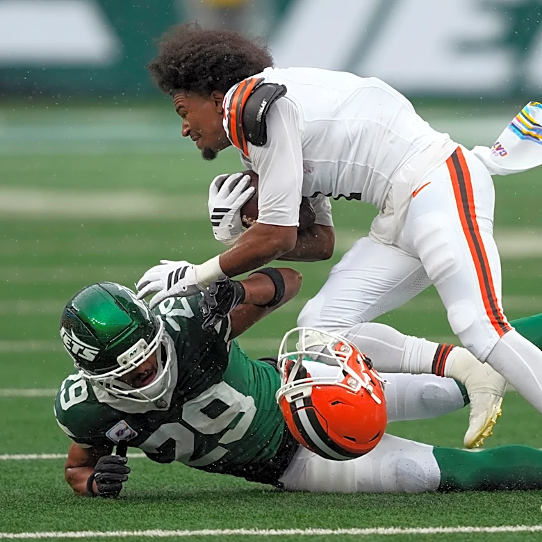 Browns rookie wide receiver KC Concepcion ruled out after helmet-to-helmet hit by Jets' Fitzpatrick