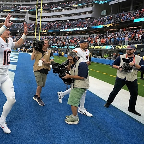Broncos keep Chargers winless with key stop that fuels 4th-quarter rally in 23-17 win
