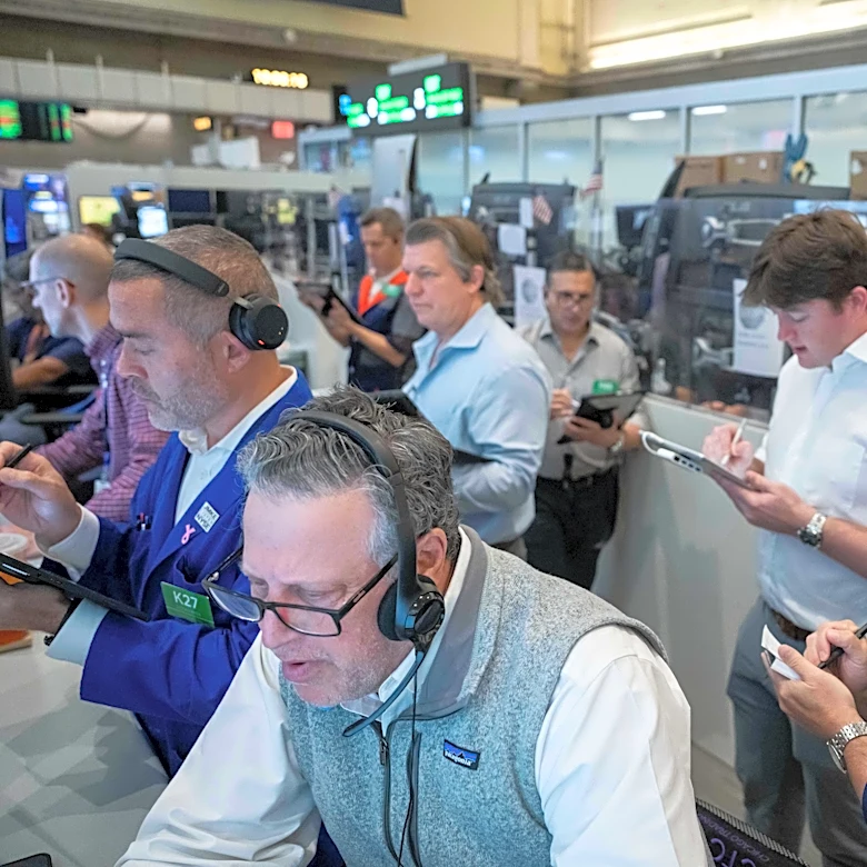 US stocks hover near their latest record in mixed trading on Wall Street
